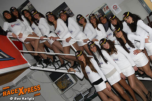 Viva Italia: Italiaanse grid-girls trotseren weer en wind